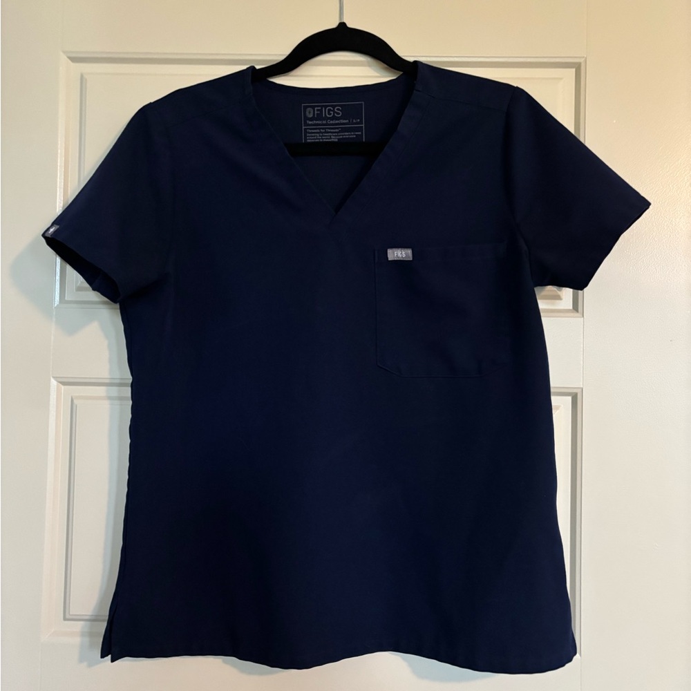 Figs Navy Catarina Scrub Top in Small Petite
